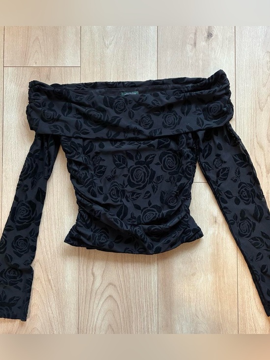 Tops - Wild Fable off the shoulder velvet floral pattern going out top